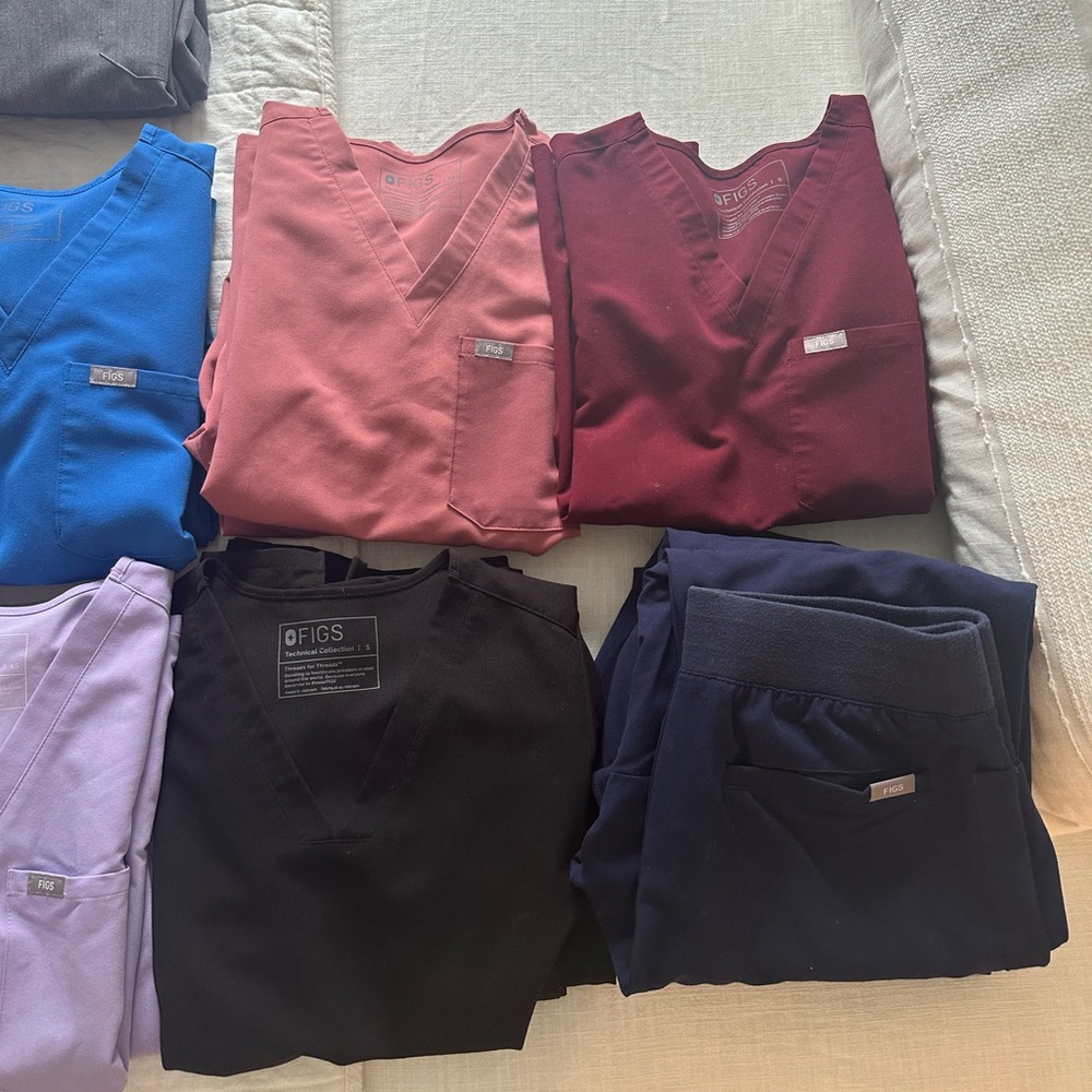 Figs scrubs - Picture 2 of 4